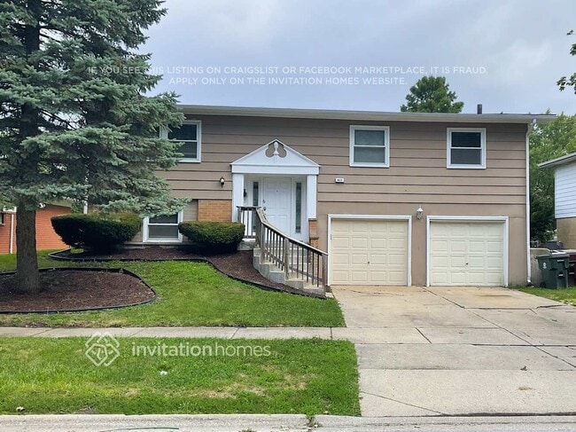 property at 825 W Manor Ct