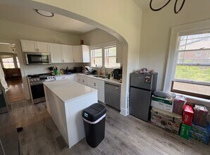 306 W John St in Champaign, IL - Building Photo - Building Photo