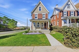 316 Meredith St in Kennett Square, PA - Building Photo