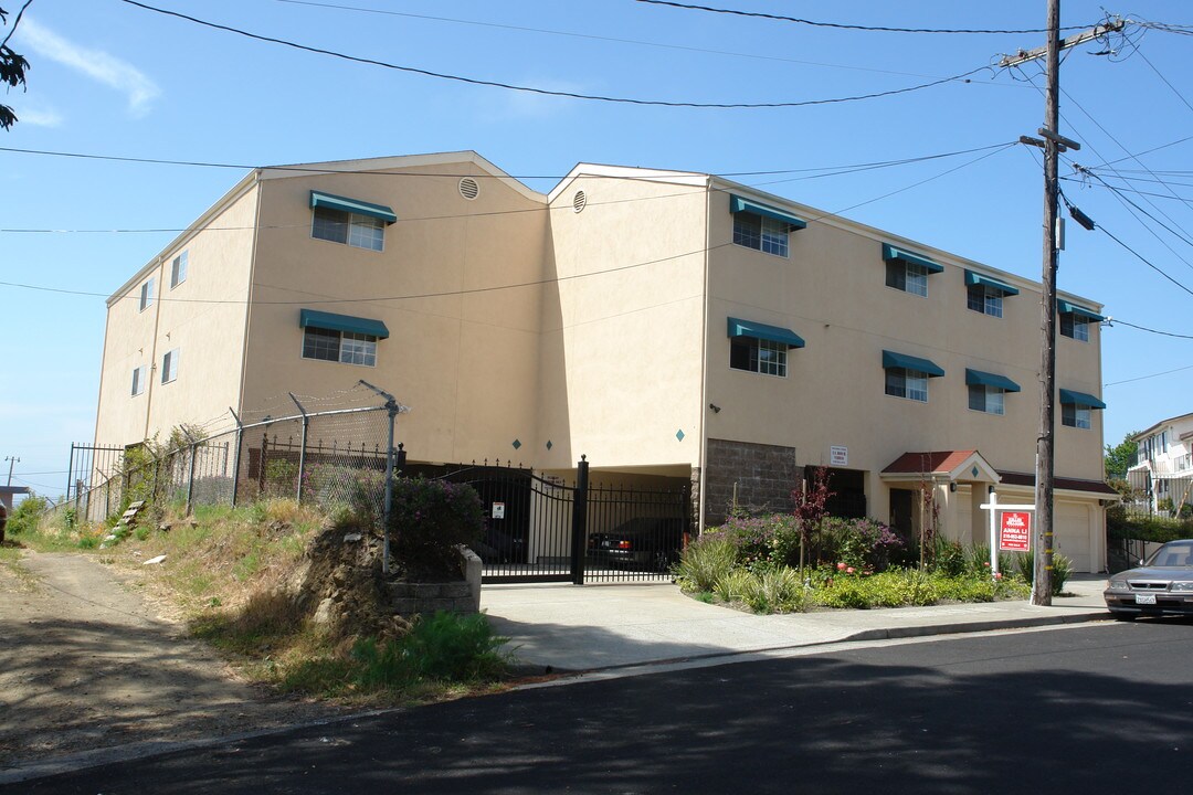 5400 Highland Ave in Richmond, CA - Foto de edificio