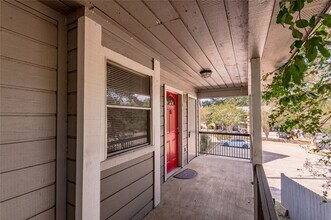 2404 Sycamore Ave in Huntsville, TX - Building Photo - Building Photo