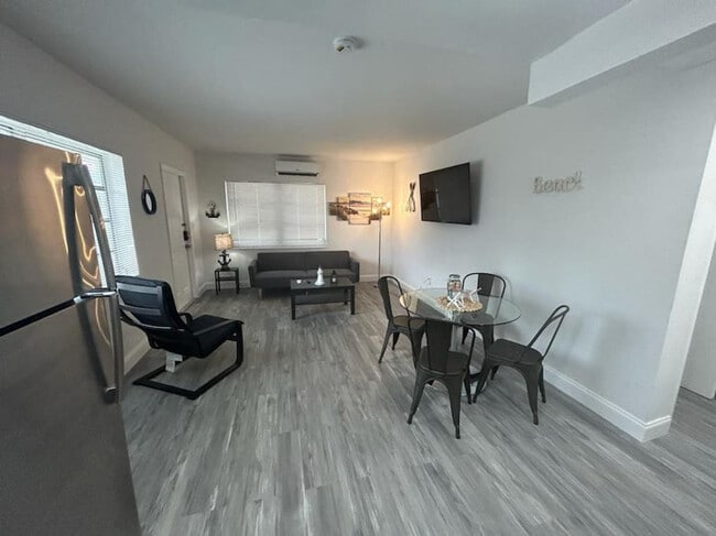 2655 SW 24th Ave in Miami, FL - Building Photo - Building Photo