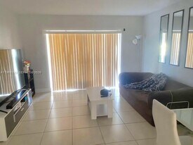 7340 SW 82nd St in Miami, FL - Building Photo