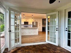 321 Burning Tree Dr in Naples, FL - Building Photo - Building Photo