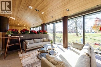 21 Park St E in Mississauga, ON - Building Photo - Building Photo