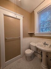 600 W Olney Rd, Unit 202 in Norfolk, VA - Foto de edificio - Building Photo