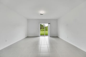 662 Carlyle Wy in Fort Pierce, FL - Building Photo - Building Photo