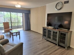 650 Bird Bay Dr E, Unit 105 in Venice, FL - Building Photo - Building Photo