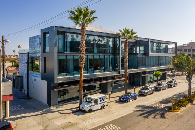 900 Wilshire Blvd in Santa Monica, CA - Building Photo - Building Photo