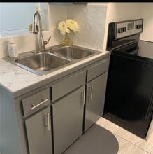 16 Broadway St in Elsa, TX - Building Photo - Building Photo