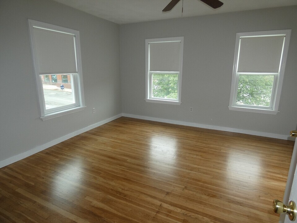 282 Main St, Unit 2 in Stoneham, MA - Building Photo