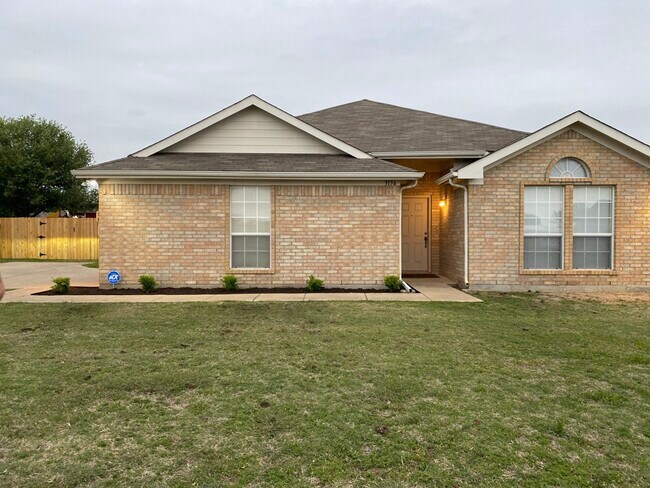 3136 Braford Dr in Crowley, TX - Building Photo - Building Photo