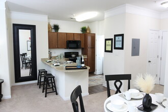 1200 Acqua Luxury Lifestyle Apartments in Petersburg, VA - Foto de edificio - Building Photo