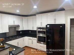 42687 Latrobe St in South Riding, VA - Building Photo - Building Photo