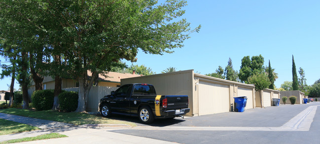 5270-5310 N Gates Ave in Fresno, CA - Building Photo - Building Photo