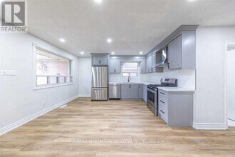 20 Pixley Crescent in Toronto, ON - Building Photo - Building Photo