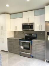 16725 Sapphire Ct in Weston, FL - Building Photo - Building Photo