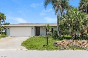 382 Sunnyside Dr in Venice, FL - Building Photo