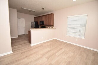 611 Chase More Ct in Bacliff, TX - Building Photo - Building Photo