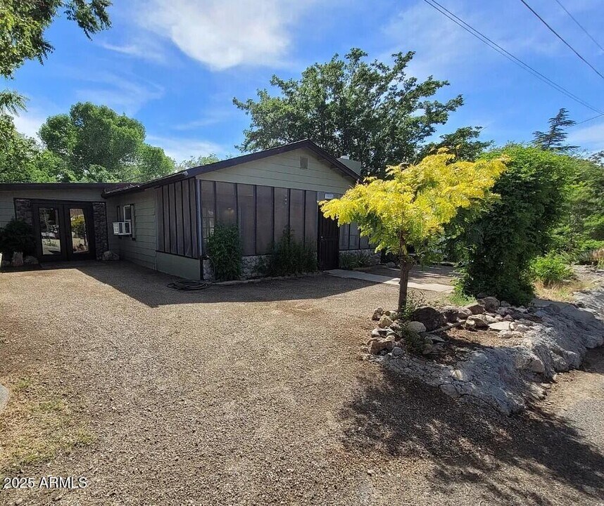 16685 Shrine Dr in Yarnell, AZ - Building Photo