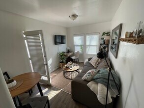2452 Myrtle Ave, Unit Lower in Hermosa Beach, CA - Foto de edificio - Building Photo