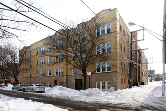 Claremont Court Condo in Chicago, IL - Foto de edificio - Building Photo