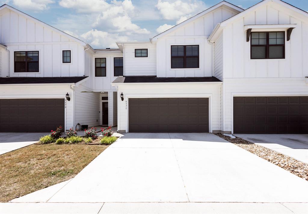 537 Fieldwood Dr in Mustang Ridge, TX - Foto de edificio