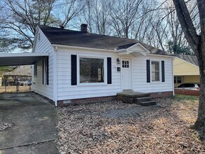 136 Beaumont St in Martin, TN - Building Photo - Building Photo