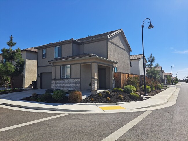 1361 Rex Floyd Ln in Fairfield, CA - Foto de edificio - Building Photo