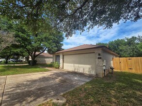 1128 Brashear Ln in Cedar Park, TX - Foto de edificio - Building Photo