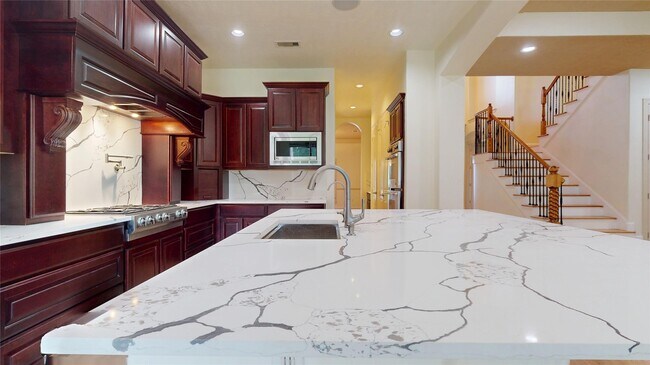 property at 18814 Cove Vista Ln