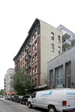 200 Stanton St in New York, NY - Foto de edificio - Building Photo