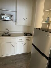 11848 Mayfield Ave in Los Angeles, CA - Building Photo - Building Photo