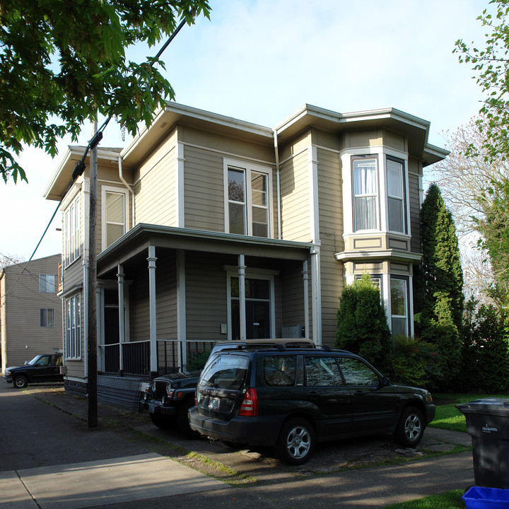 446 E 12th Ave in Eugene, OR - Building Photo