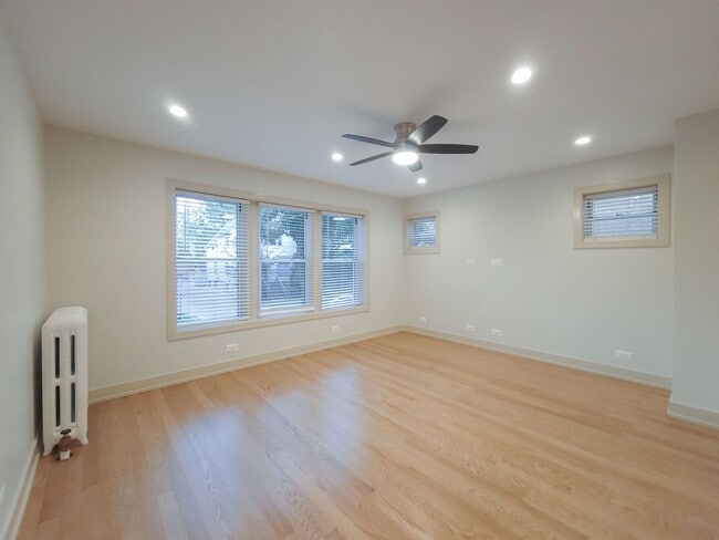 1919 W Winona St, Unit 1 in Chicago, IL - Building Photo - Building Photo