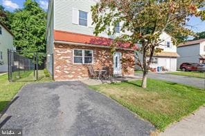 513 Corinthian Ave in Essington, PA - Building Photo