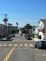 828 Bayview Dr, Unit 828 Bayview in Hermosa Beach, CA - Building Photo