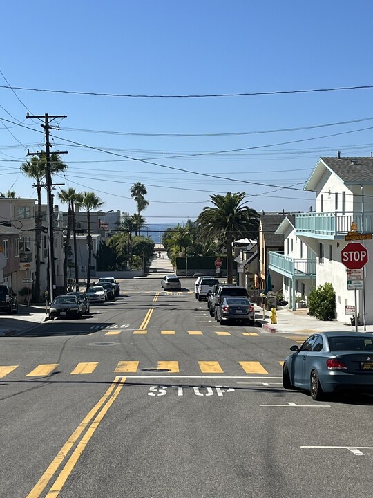 828 Bayview Dr, Unit 828 Bayview in Hermosa Beach, CA - Foto de edificio
