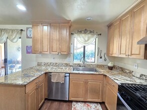 21140 Woodford-Tehachapi Rd in Tehachapi, CA - Building Photo - Building Photo
