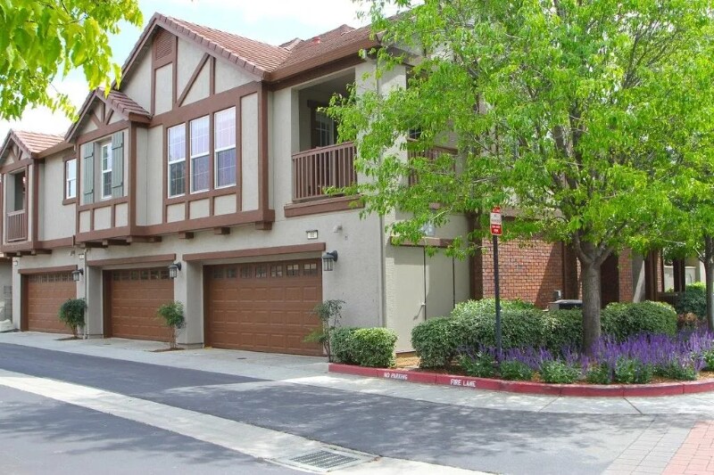 88 W Sergio Way in Mountain House, CA - Foto de edificio