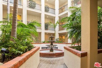 2122 Century Park Ln in Los Angeles, CA - Foto de edificio - Building Photo