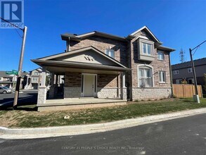 2 Loon Ln in Hamilton, ON - Building Photo - Building Photo