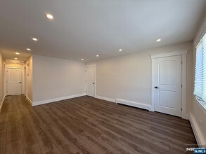 682 Valley Brook Ave in Lyndhurst, NJ - Building Photo - Building Photo