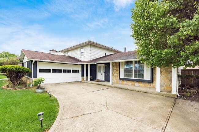 property at 2715 Kenview Rd S