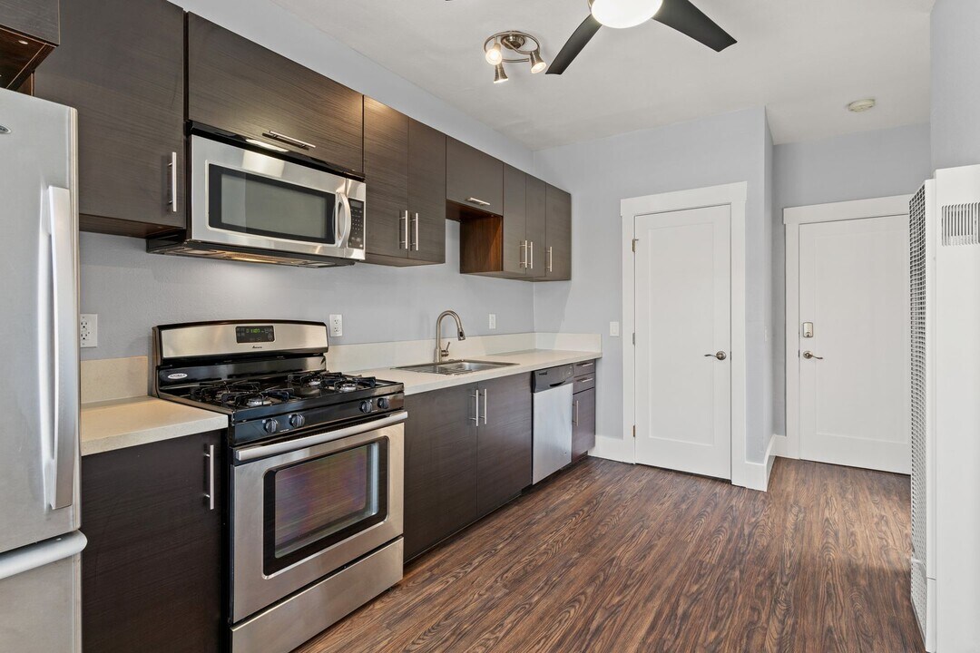 138 Elm Ave in Long Beach, CA - Building Photo