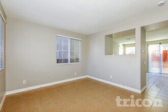 13741 Starshine Dr, Unit 2-405 in Victorville, CA - Building Photo - Building Photo