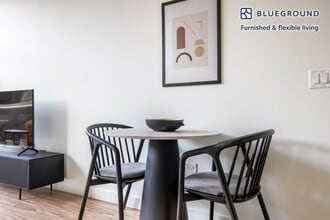 165 North Des Plaines Street-SI FL3-ID750 in Chicago, IL - Foto de edificio - Building Photo