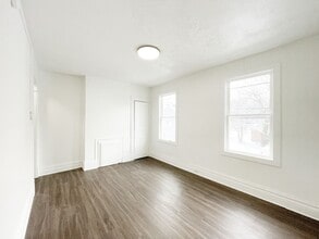 709-711-711 Industry St in Pittsburgh, PA - Foto de edificio - Building Photo