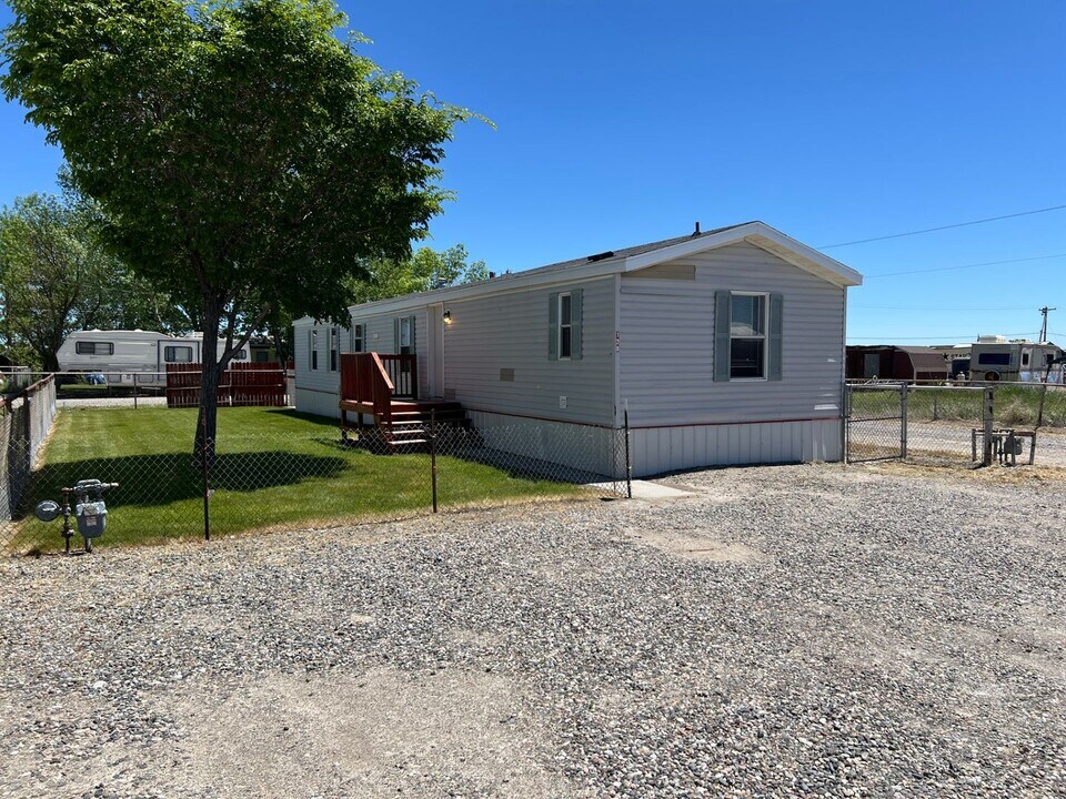 126 Amy Lou Ln in Riverton, WY - Building Photo