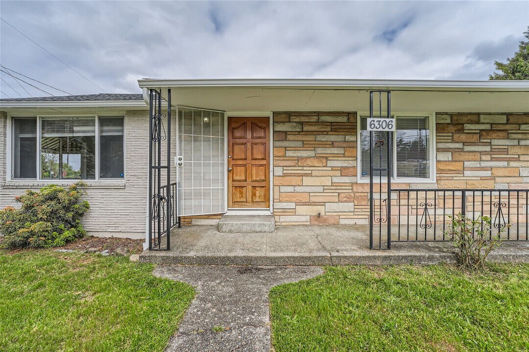 6306 S Bangor St in Seattle, WA - Building Photo